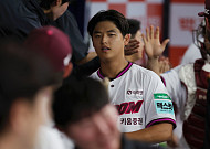 키움 박준현, 스트레칭 중 무릎 인대 부상