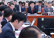 외통위, 北 DMZ 지뢰 규탄 결의안 놓고 또 충돌…與 “국방위서 이미 채택” [국감]