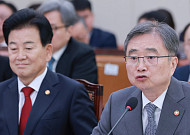 北 지뢰 규탄 결의안 놓고 이견…외통위 종감 ‘한미·대북정책’ 격돌 [국감]