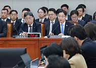 운영위 국감, 여야 격돌…與 “안보 대응·민생 성과” VS 野 “인사 참사·자료 미제출” [국감]