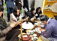[포토]담양군 훈장님이 만들어 주는 덕담부채