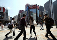 섹스하지 않는 <b>일본</b>...“성장도 멈춘다”