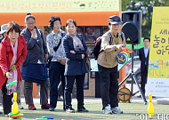 [포토]시니어페스티벌, 추억의 고리 던지기