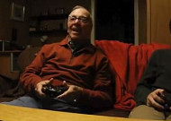 [손자와 나]손자와 게임 즐기는 84세 할아버지…인지능력 향상 도움