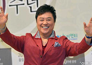 남진 "가장 오랜 세월 동안 제 파트너는 팬 여러분" [남진 데뷔 50주년 기자간담회]