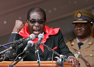 ‘최장기 독재’ 무가베 짐바브웨 대통령, 그의 월급은?