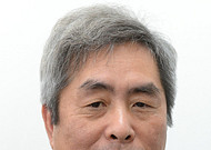 [임철순 칼럼] 나무를 껴안으며