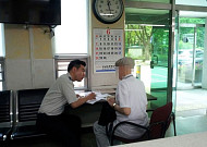 한달 전 세상 떠난 아내를 찾으러 온 영국 노인