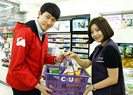 편의점 배달 서비스의 진짜 이유... "50~80대 고령층 잡아라"