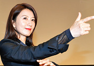 김희애, 왜 팔색조 연기자이냐구요?[배국남의 포토]
