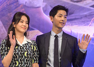 송중기‧송혜교의‘태양의 후예’, 김수현‧전지현의 28.1%‘별그대’압도한다! 왜? [배국남의 눈]
