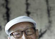 [<b>브라보가 만난사람</b>] &lt;백년을 살아보니&gt; 저자 97세 김형석 교수, “두 친구가 가고 없는 세상, 텅 빈 것 같다”