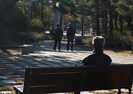 시인이 말했다, 외로우니까 사람이라고