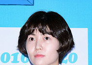 [BZ포토] 심은경, 영화관 밝히는 백옥피부