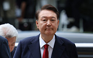 취재진 질문에 '묵묵부답' 구속 전 피의자 심문 출석하는 윤석열 [포토]