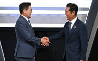 정청래 ‘압승’이냐, 박찬대 ‘역전극’이냐...오늘 민주당 새 당대표 선출