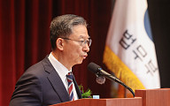 정성호 법무부 장관, 검찰에 ‘공직자·기업인 무리한 수사·기소 자제’ 지시