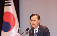 김윤덕 국토장관 취임⋯"LH 주거안정 역할 확대, 공공기관 2차 이전"