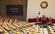 방송법 끝내 통과...8월 임시국회 또 필버 정국 예상