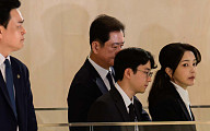 영부인 첫 공개 소환⋯지지자들도 격돌 “특검 공정하게” vs “김건희 구속”