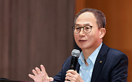 양종희 KB금융 회장 "도전적인 자세로 AI와 미래 준비해야"