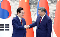 李대통령, 시 주석에 기린도 선물…中, 톈안먼 예포 21발