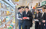 정용진, 새해 첫 현장경영 장소는 이마트 신모델 점포...‘체험형 쇼핑’ 더 세진다(종합)