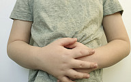 아이 “배 아파요” 대부분은 기능성…하지만 이런 증상은 주의[e건강~쏙]