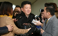 [포토] 취재진에 둘러쌓인 김진수 보건복지수석