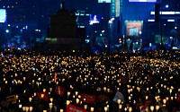 '촛불집회'vs'맞불집회' 18일 도심 대규모 탄핵 찬반 집회 열려