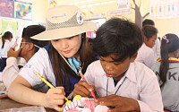 KT&amp;G, “캄보디아에 희망을” 해외봉사단 파견