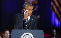 오바마, 눈물의 고별 연설…“민주주의 하에 단합해야”