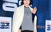 [BZ포토] 김윤진, 월드스타의 시사회 패션