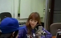 태연 '손가락욕' 뒤늦게 논란… 팬들 왈가왈부