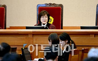 [포토]재판 주재하는 '이정미 헌재소장 권한대행'