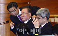 [포토]대화하는 '대통령 변호인단'