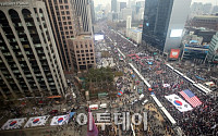 [포토]거리행진하는 '탄핵반대집회'