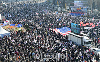[포토] 시청앞 광장에 모인 태극기집회 참가자들