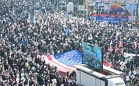 [포토] 탄핵무효 외치는 태극기집회 참가자들