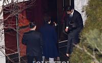 [포토]삼성동 자택으로 들어서는 '박근혜 전 대통령'