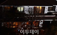 [포토]박근혜 전 대통령 사저 '불빛만 새어나오는데'
