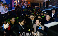 [포토] 박 전 대통령 메시지 전하는 민경욱 의원