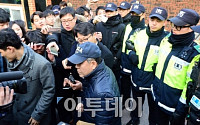 [포토] 경찰제지에 발걸음 돌리는 김평우