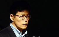 [포토] 검찰 출석하는 이형희 SK브로드밴드 대표