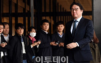 최태원 회장, 13시간 검찰 조사 후 새벽 귀가… 뇌물 의혹 부인
