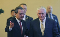 ‘G2’ 틸러슨-왕이 외교회담 “북핵 해결 위해 노력”…해법에는 시각차