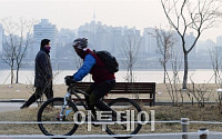 [일기예보] 오늘 날씨, 전국 흐리고 곳곳에 봄비…'서울 낮 9도' &quot;수도권 미세먼지 '나쁨'&quot;