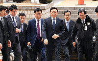 [포토] 법원 도착하는 신동빈 회장