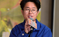 [BZ포토] 인사말 전하는 tvN '윤식당'의 김대주 작가