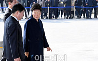 [포토]포토라인으로 향하는 '박근혜 전 대통령'